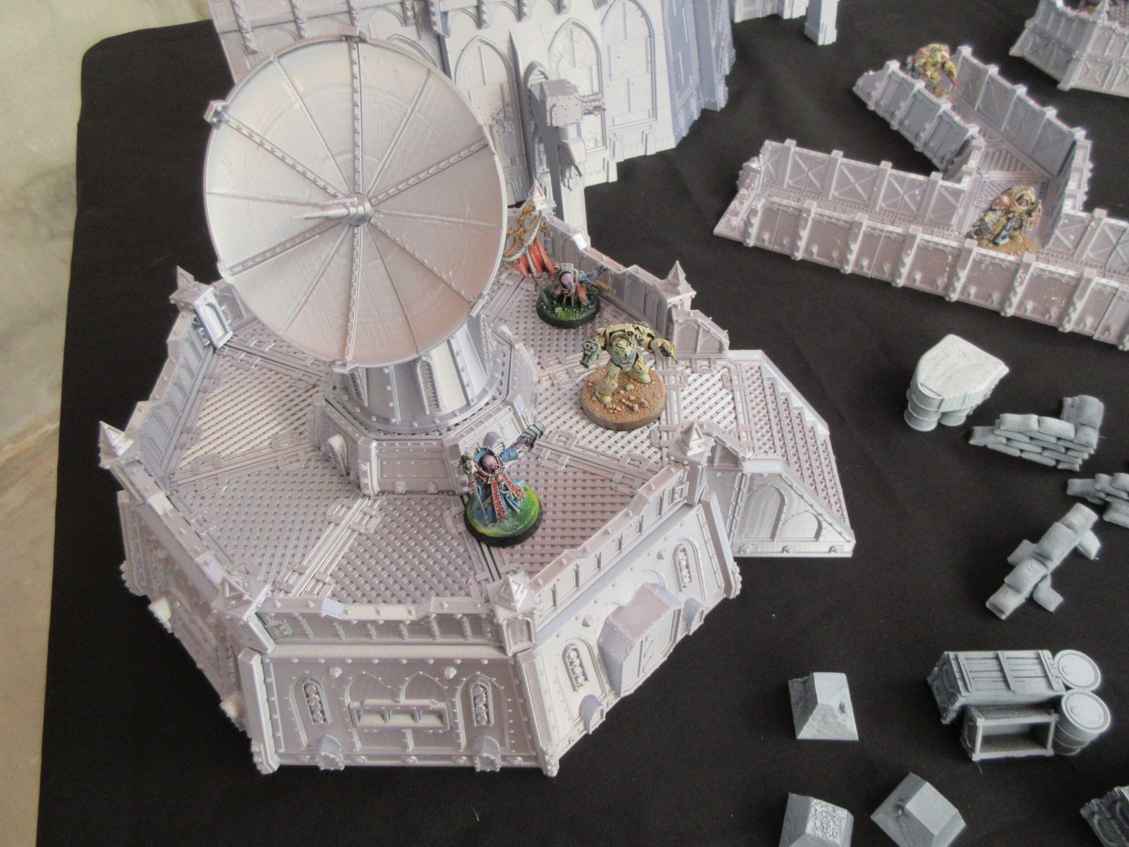 Grimdark STATION avec tourelle de Communication de Fabricator's Lair