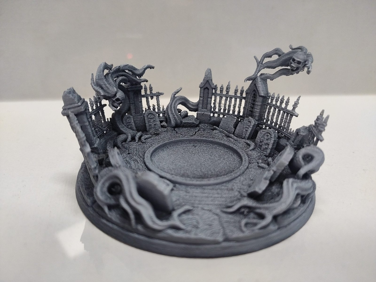 Diorama cimetière et spectres pour figurines socle de 28 mm à XX mm 4 Diorama cimetière et spectres pour figurines socle de 28 mm à XX mm